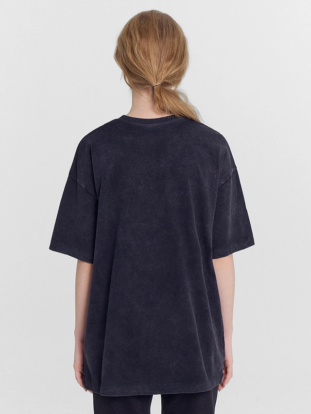 Футболка женская черная оверсайз с надписью "queen" - 2