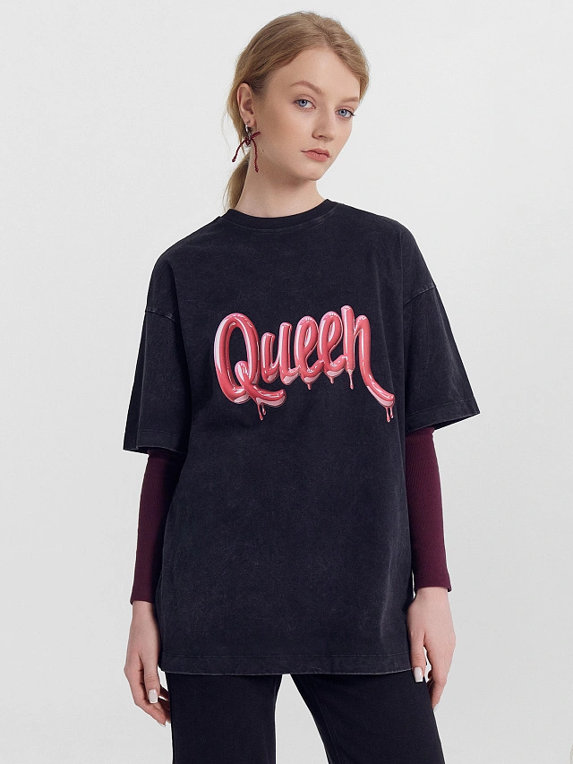 Футболка женская черная оверсайз с надписью "queen" - 5