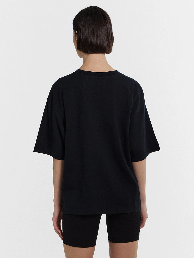 Футболка женская черная с принтом и надписью "The dreamers" - 2