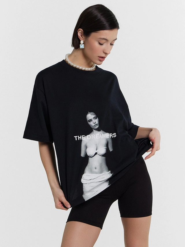 Футболка женская черная с принтом и надписью "The dreamers" - 6