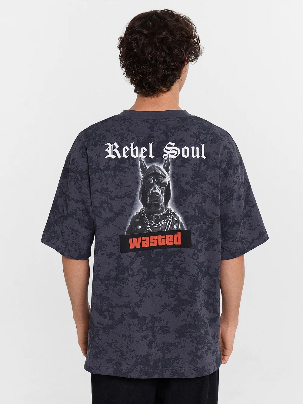 Футболка мужская серая с принтом и надписью "Rebel soul"