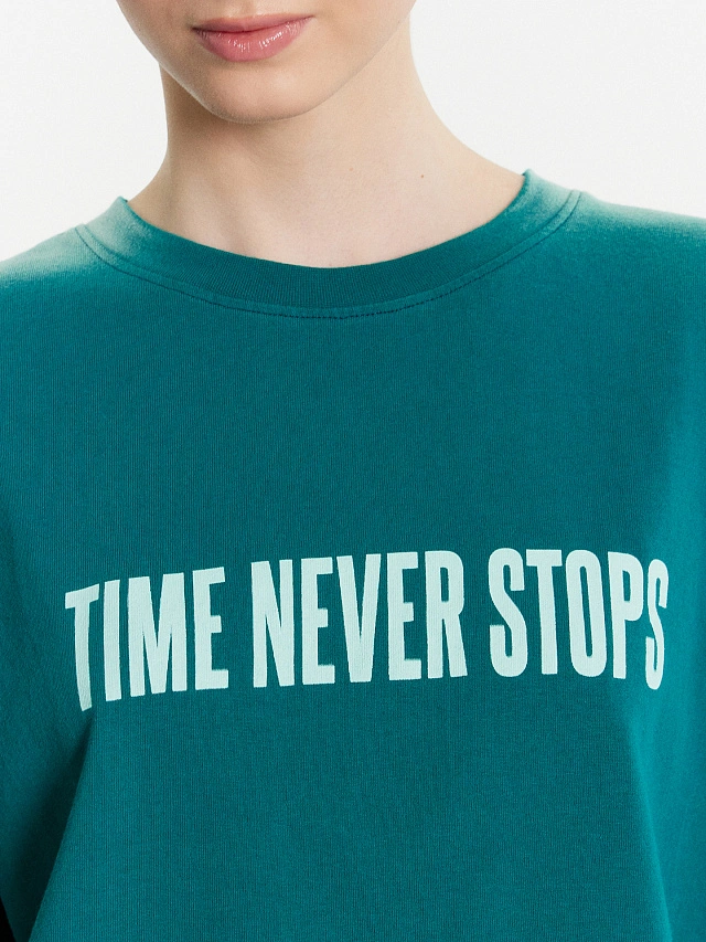 Футболка женская зеленая "time never stops" - 5