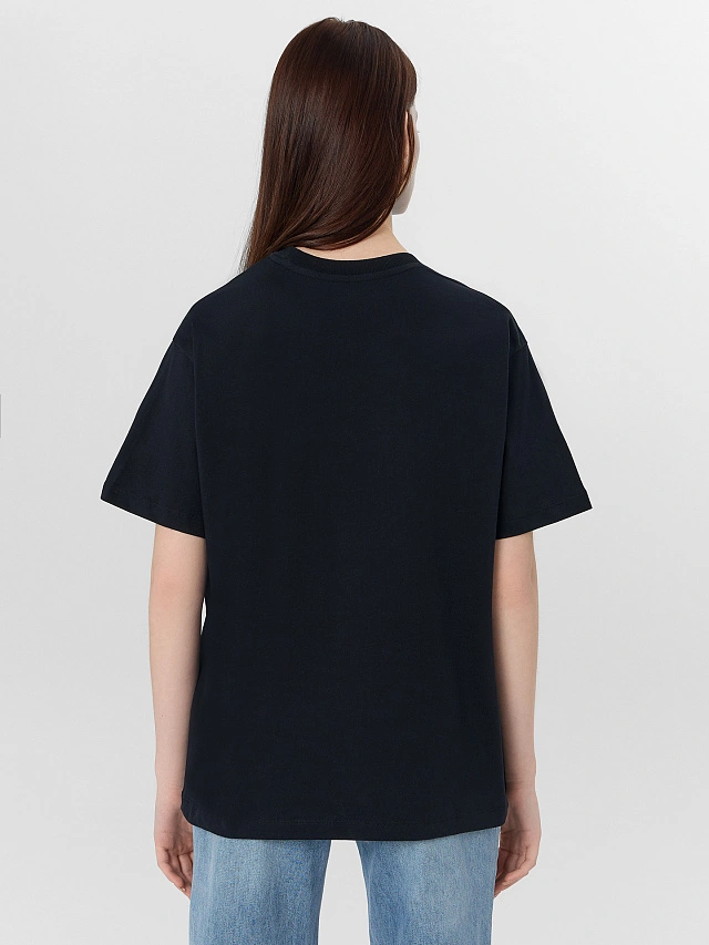 Футболка женская черная с серебристым принтом - 3