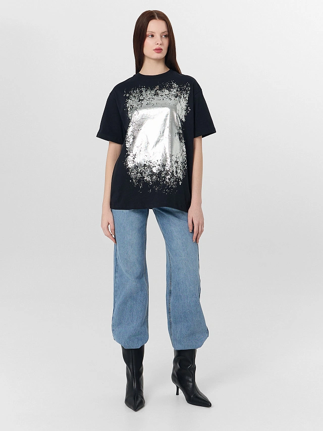 Футболка женская черная с серебристым принтом - 4