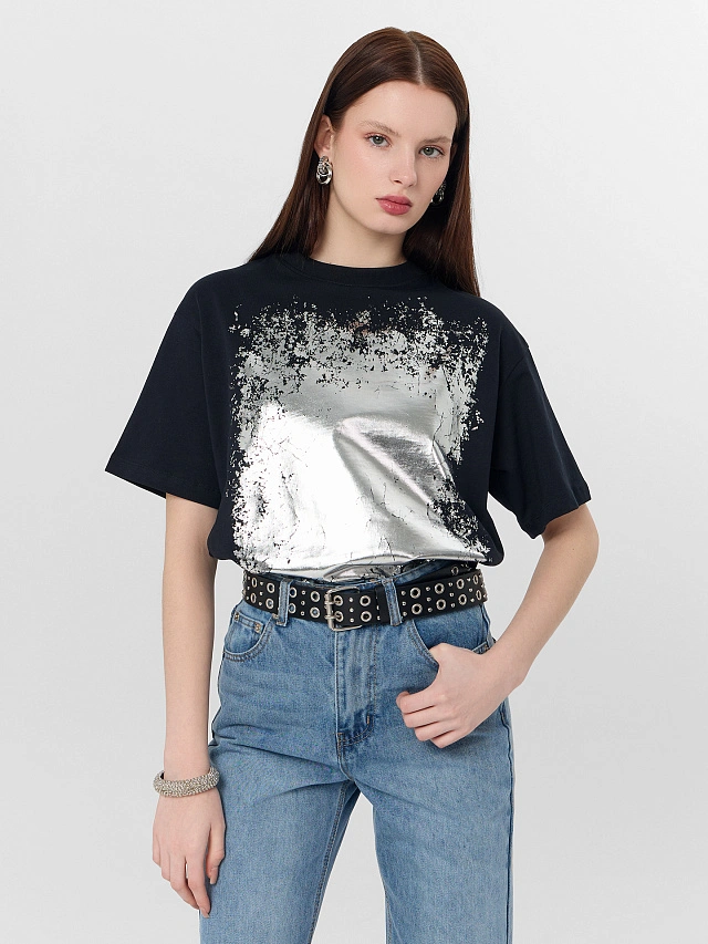 Футболка женская черная с серебристым принтом - 6