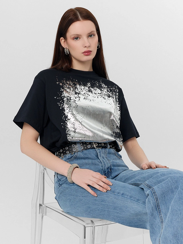 Футболка женская черная с серебристым принтом - 7