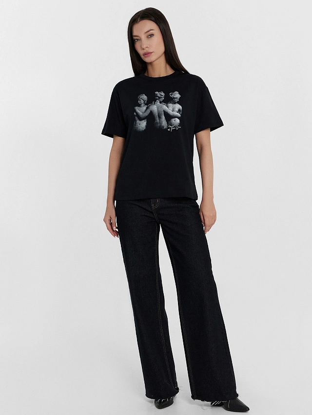 Футболка женская черная с принтом и надписью "The three graces" - 5