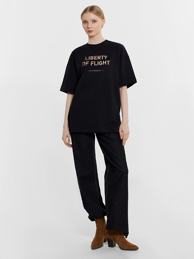 Футболка женская черная с принтом и написью "Liberty of flight" - 3