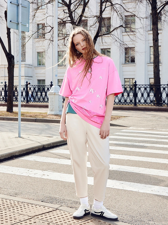 Футболка женская розовая с принтом и надписью "Мiлы Мiнск" - 2