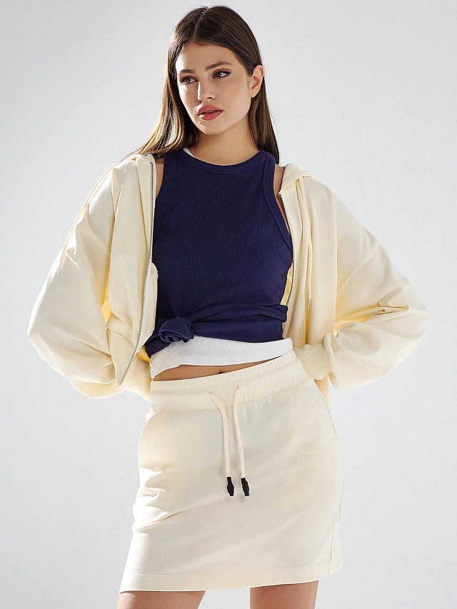 Толстовка женская бежевая укороченная на молнии - 9