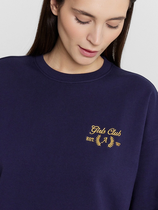 Свитшот женский синий с вышивкой на груди "girl club" - 4
