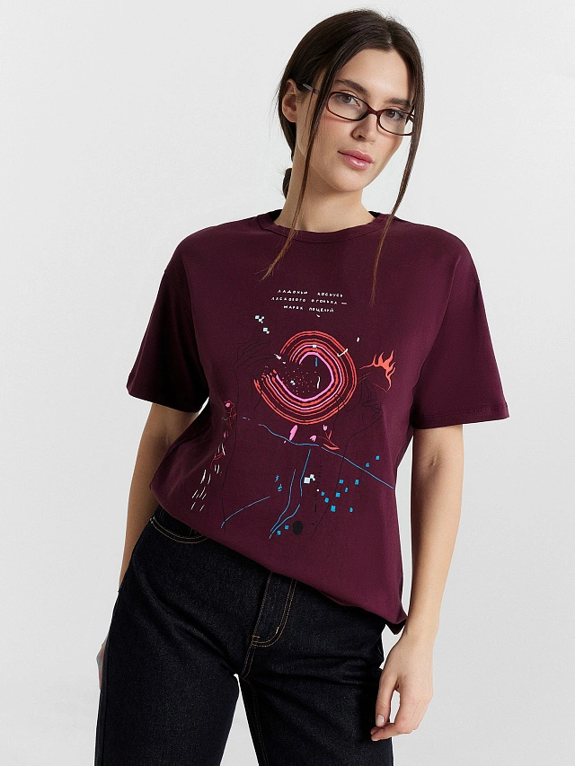 Футболка женская с принтом и надписью "ладонью коснусь ласкового огонька..." - 5