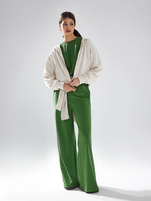 Комплект женский зеленый: футболка и брюки - 7