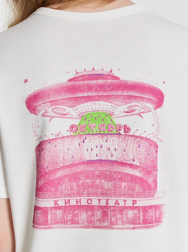 Футболка женская белая с принтом "Кинотеатр октябрь" - 7