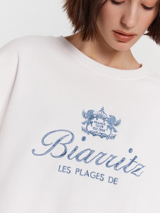 Свитшот женский белый с вышивкой "Вiarritz" - 5