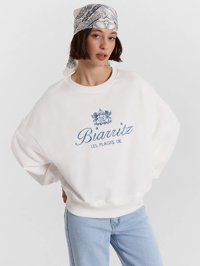 Свитшот женский белый с вышивкой "Вiarritz" - 7
