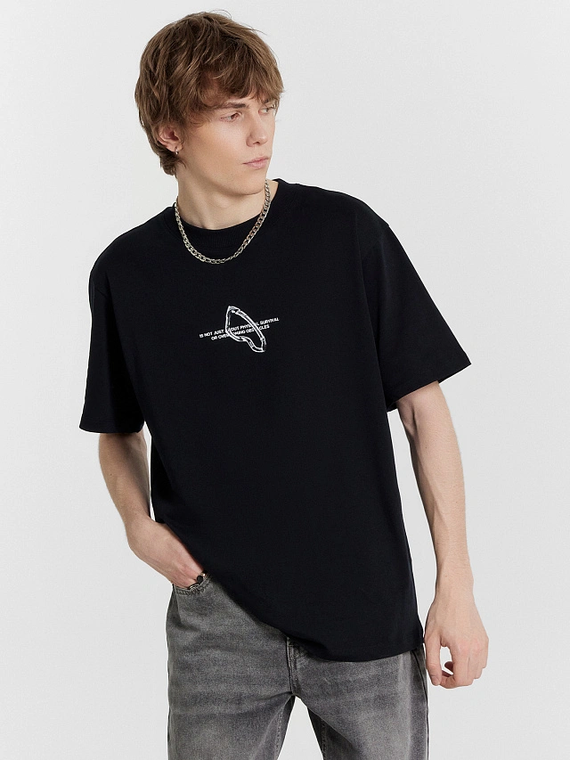 Футболка мужская черная с принтом и надписью "resilience" - 6