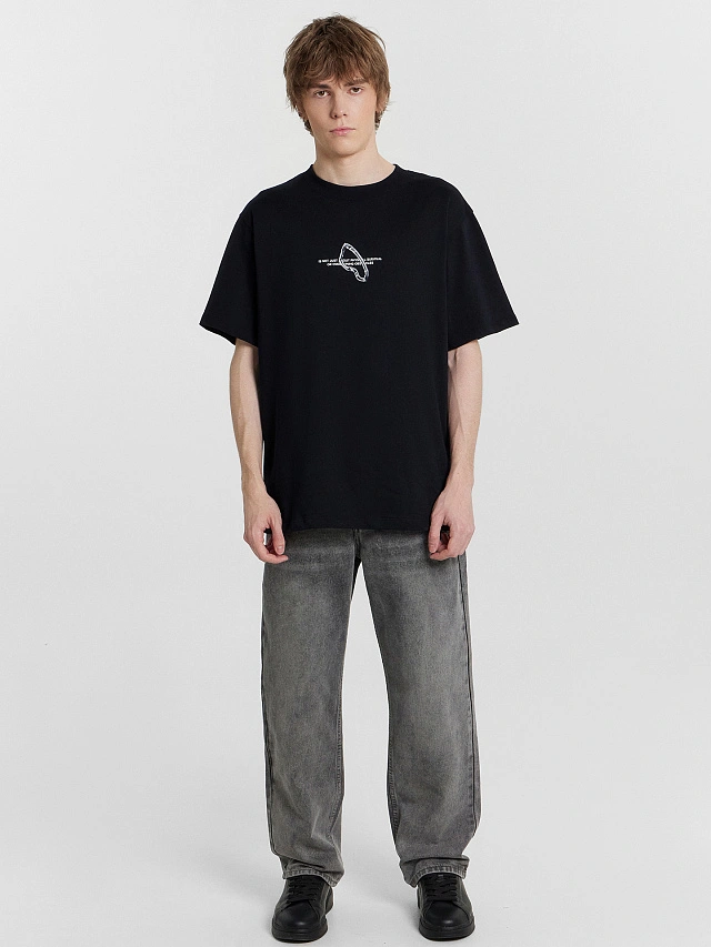 Футболка мужская черная с принтом и надписью "resilience" - 3