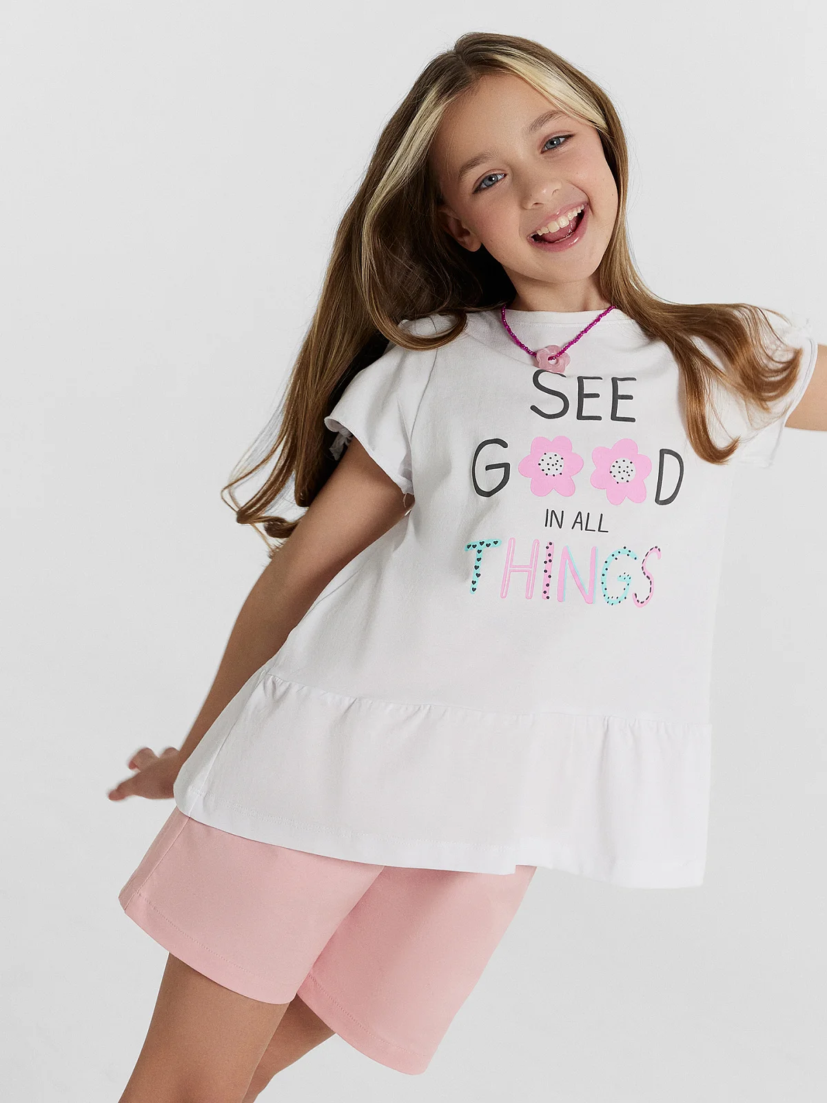 Блузка для девочек белая с принтом и надписью "see good in all things" - 2