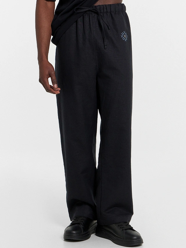 Брюки мужские черные с принтом - 2