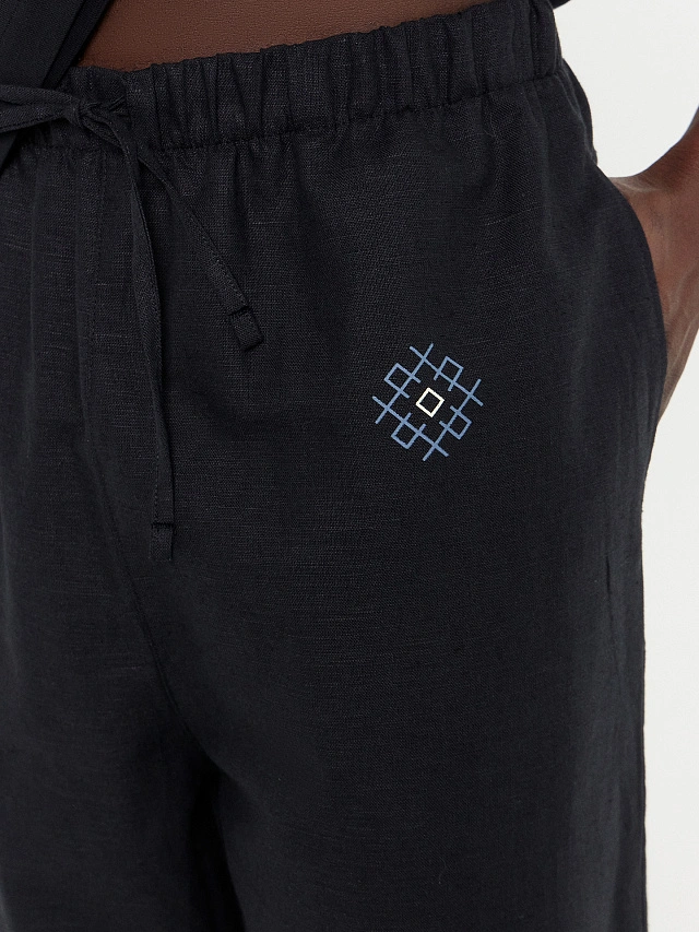 Брюки мужские черные с принтом - 5