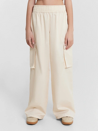 картинка Брюки карго для девочек кремовые  от известного бренда одежды для девочек Mark Formelle