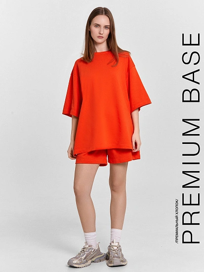 картинка Комплект женский красный: футболка и шорты  от магазина стильной одежды Mark Formelle