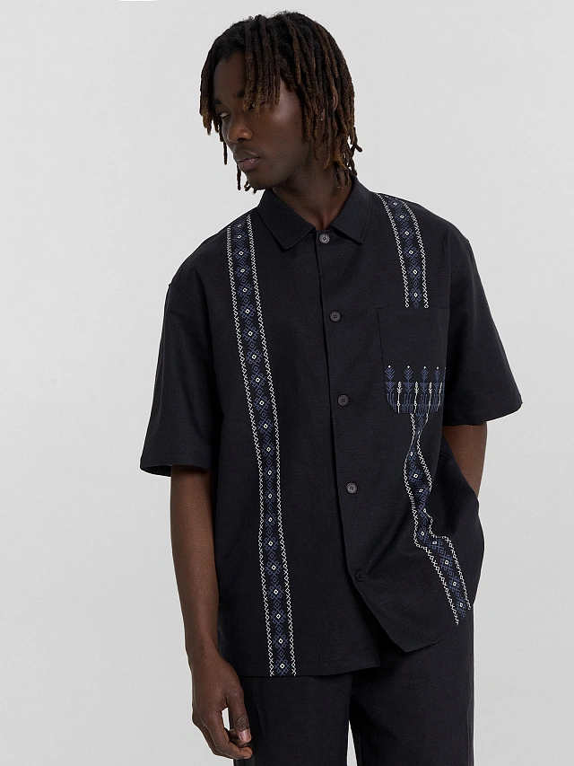 Рубашка мужская черная с принтом - 5