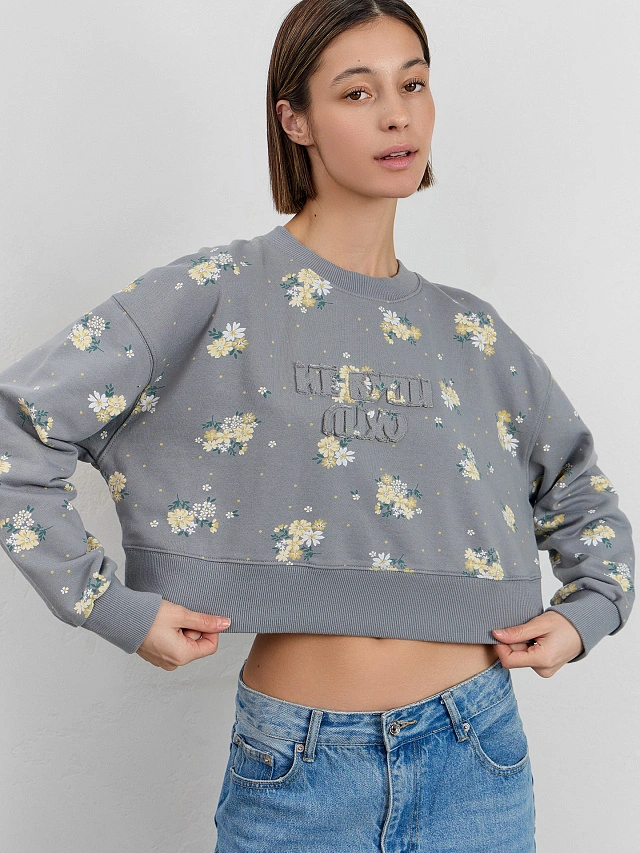 Свитшот женский серый с цветочным принтом - 3