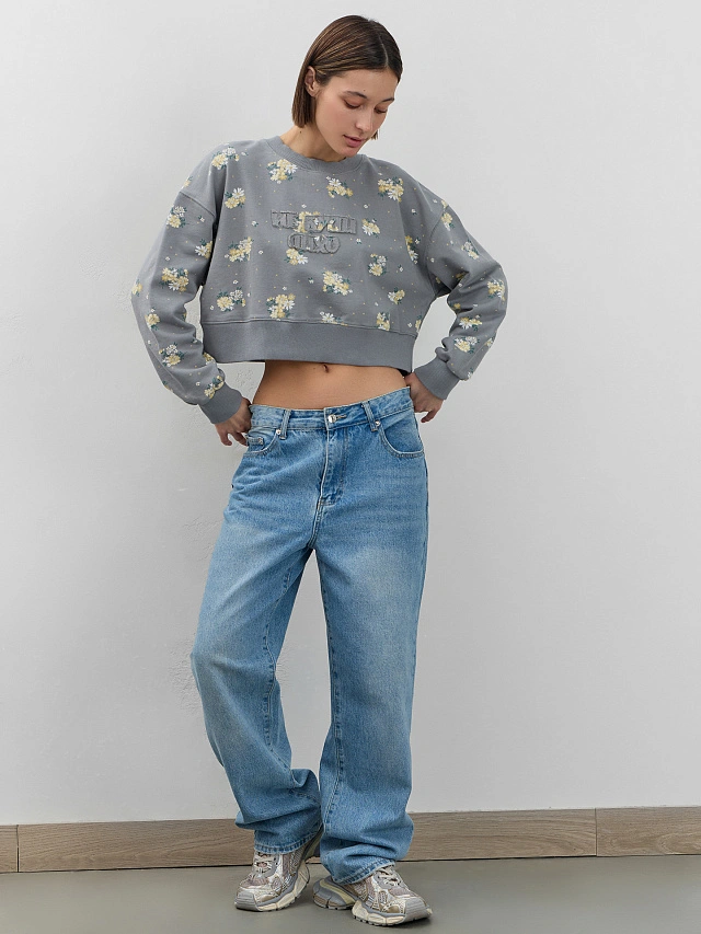 Свитшот женский серый с цветочным принтом - 7