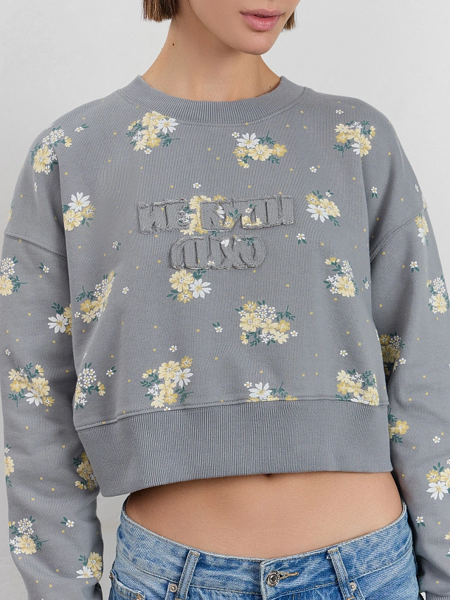 Свитшот женский серый с цветочным принтом - 9
