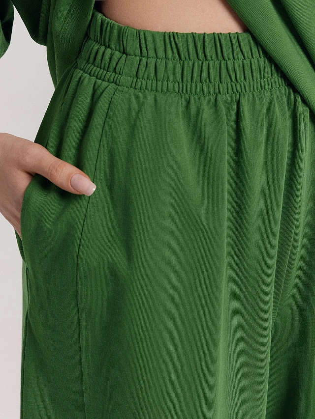 Комплект женский зеленый: шорты и футболка с надписью "iconic _mood" - 7