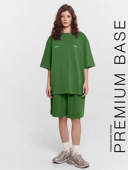 картинка Комплект женский зеленый: шорты и футболка с надписью "iconic _mood" от магазина стильной одежды Mark Formelle