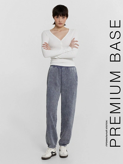 картинка Брюки женские серые с обработкой эйсид от магазина стильной одежды Mark Formelle