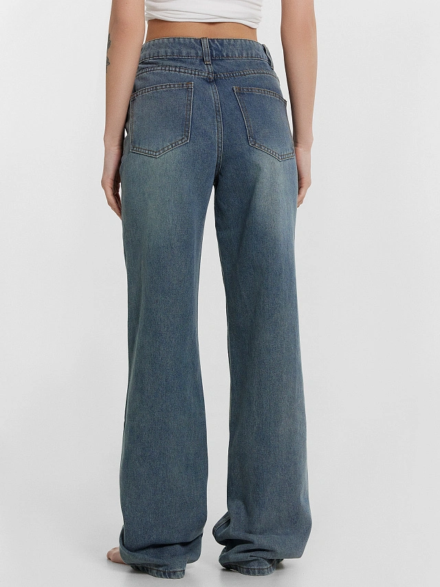 Джинсы женские прямые синие с эффектом выцветания - 4