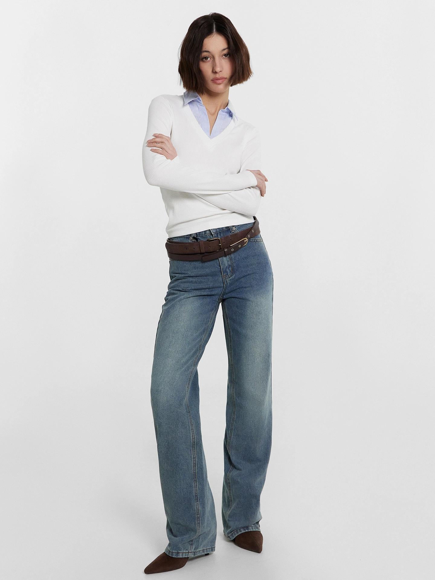 Джинсы женские прямые синие с эффектом выцветания