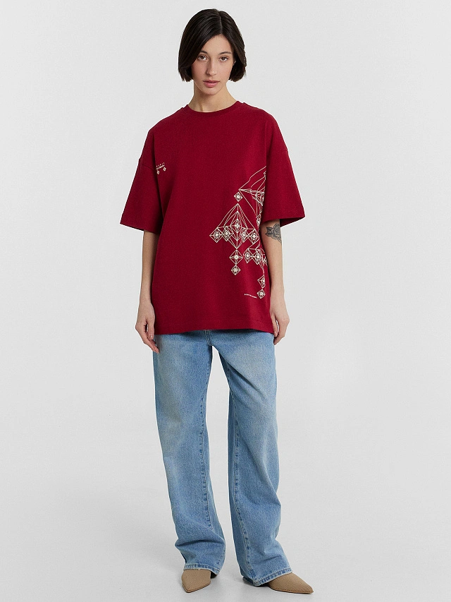 Футболка женская бордовая с принтом и надписью "падымайся вышэй за хмары" - 4