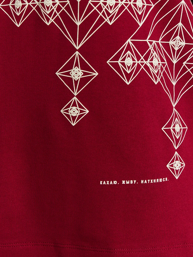 Футболка женская бордовая с принтом и надписью "падымайся вышэй за хмары" - 6