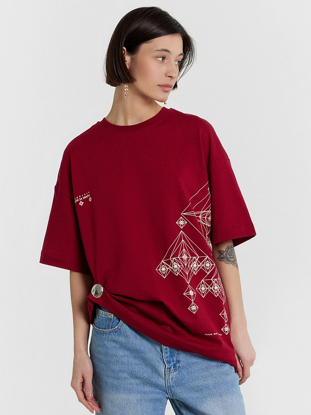 Футболка женская бордовая с принтом и надписью "падымайся вышэй за хмары" - 8