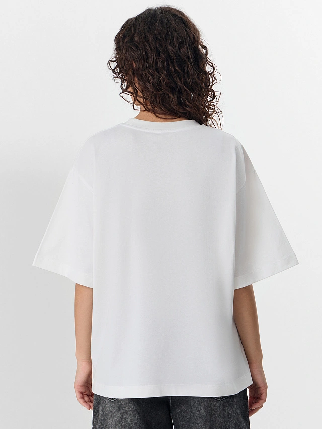 Футболка женская белая с серебристым дизайном - 3