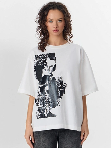 Футболка женская белая с серебристым дизайном