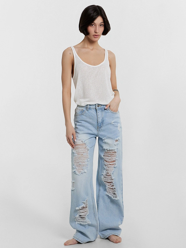 Джинсы женские голубые с рваными деталями - 3