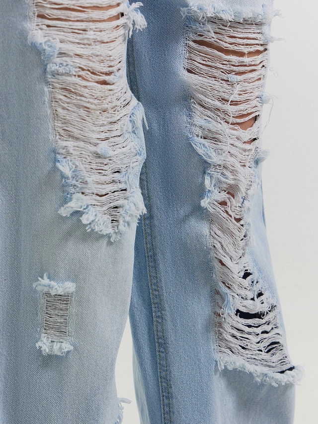 Джинсы женские голубые с рваными деталями - 6