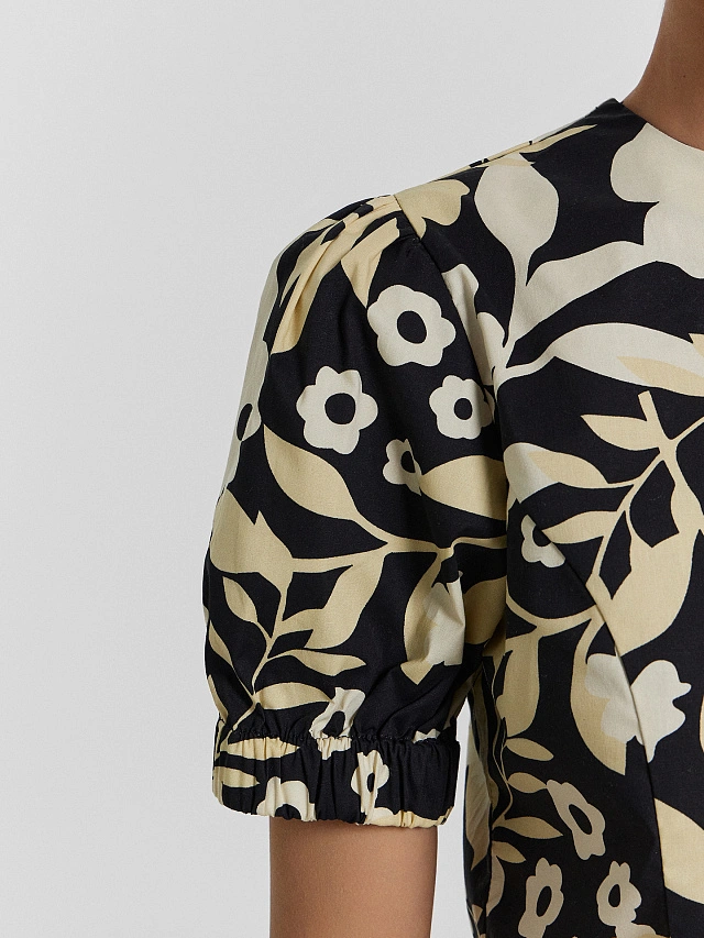 Рубашка женская черная с цветочным принтом - 6