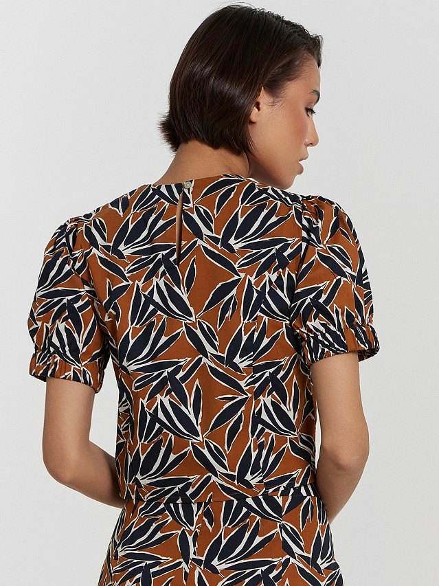 Блузка женская коричневая с принтом "листья" - 4