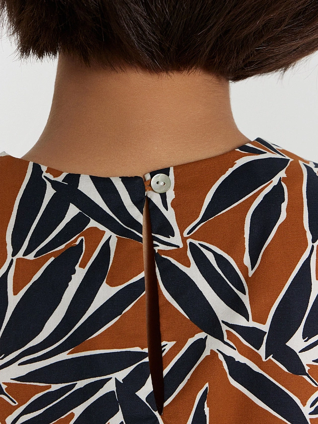 Блузка женская коричневая с принтом "листья" - 7