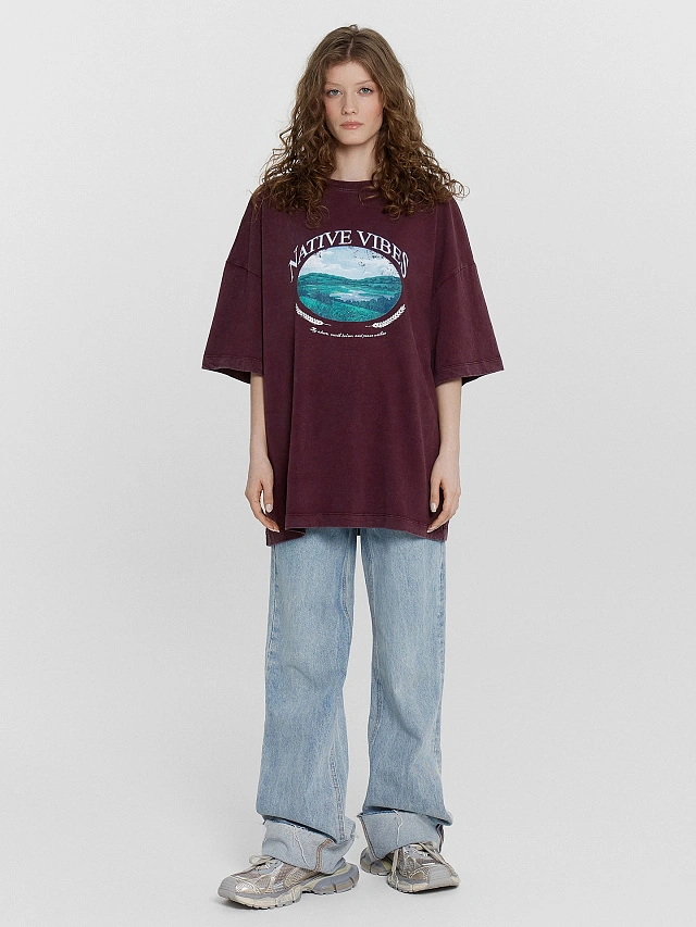 Футболка женская бордовая с принтом и надписью "native vibes" - 3