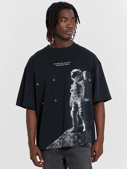 картинка Футболка мужская черная с надписью "Humans space" от магазина мужской одежды Mark Formelle