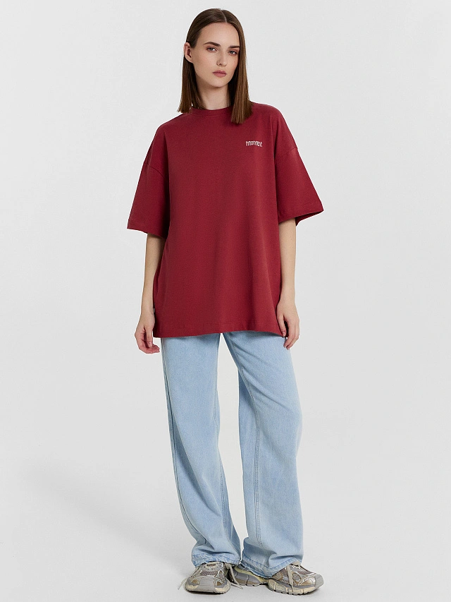 Футболка женская красная с принтом и надписью "moment" - 3