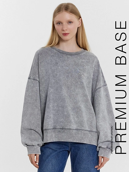 картинка Свитшот женский оверсайз синий с обработкой эйсид и вышивкой "Saint Tropez" от магазина стильной одежды Mark Formelle